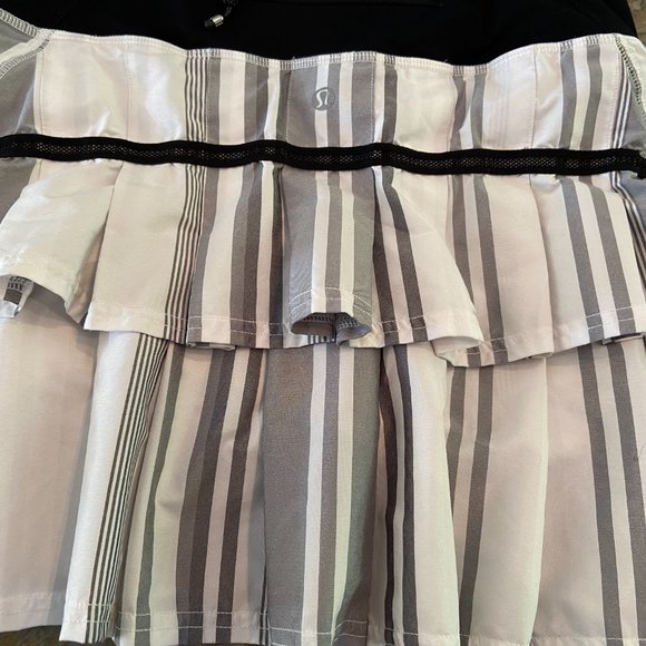 Lululemon Tennis Skirt - size 4 - Picture 5 of 16